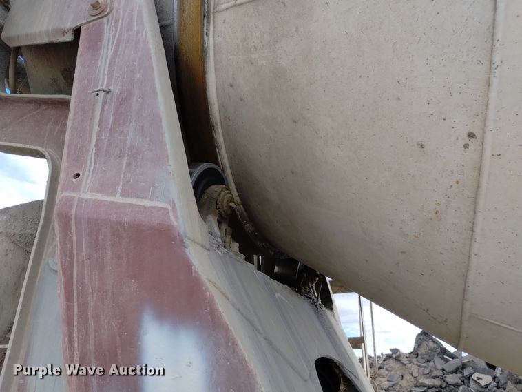 image for item DQ5977 2000 International 5000 ready mix truck