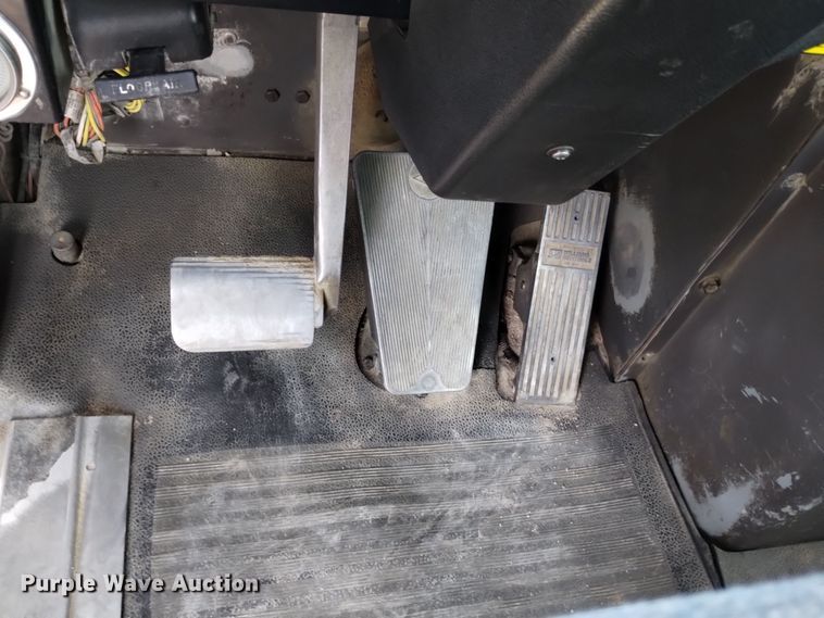 image for item DQ5977 2000 International 5000 ready mix truck