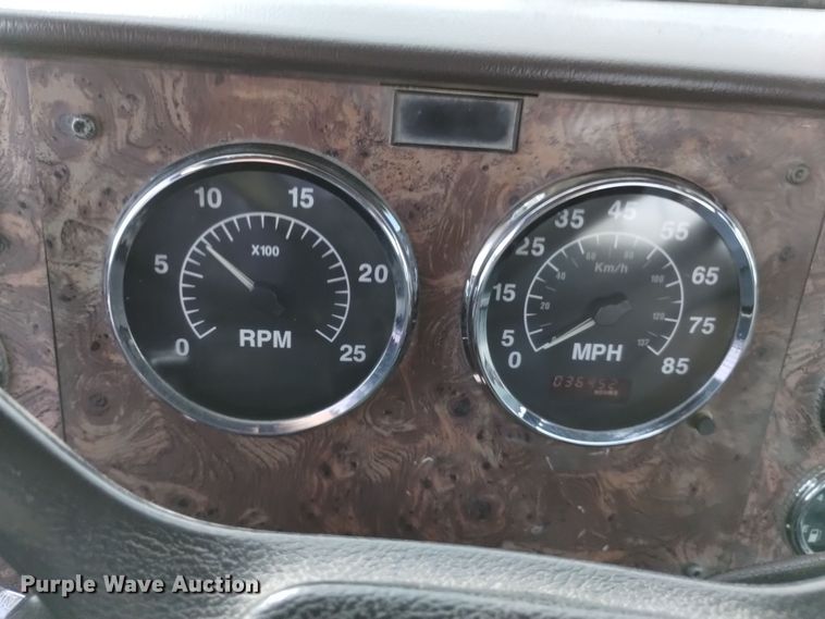 image for item DQ5977 2000 International 5000 ready mix truck