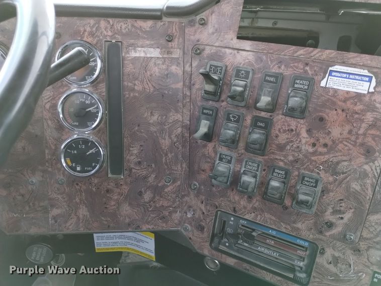 image for item DQ5977 2000 International 5000 ready mix truck