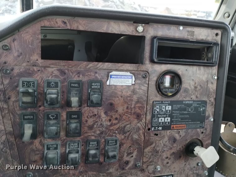 image for item DQ5977 2000 International 5000 ready mix truck