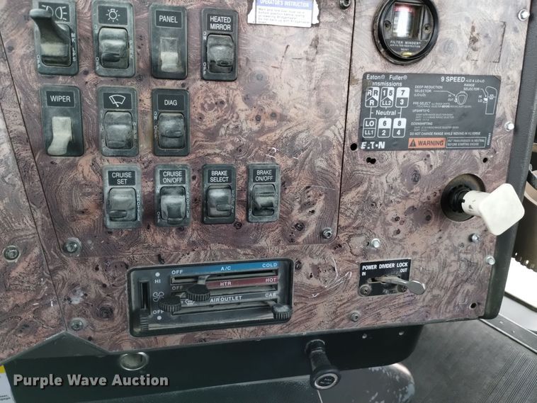 image for item DQ5977 2000 International 5000 ready mix truck