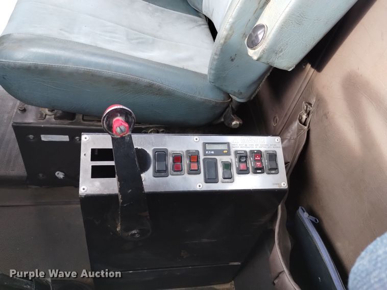 image for item DQ5977 2000 International 5000 ready mix truck