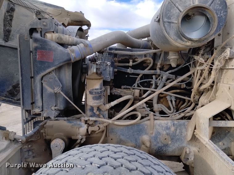 image for item DQ5977 2000 International 5000 ready mix truck