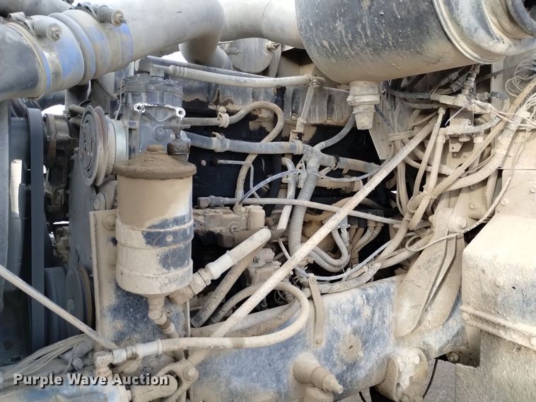 image for item DQ5977 2000 International 5000 ready mix truck