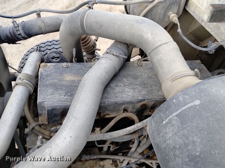 image for item DQ5977 2000 International 5000 ready mix truck