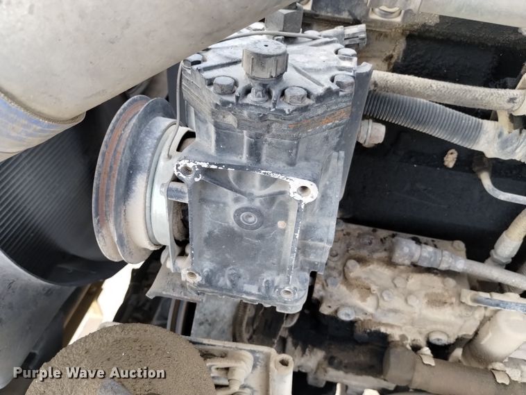 image for item DQ5977 2000 International 5000 ready mix truck