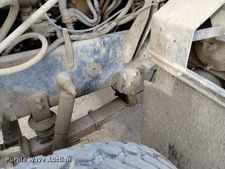 image for item DQ5977 2000 International 5000 ready mix truck