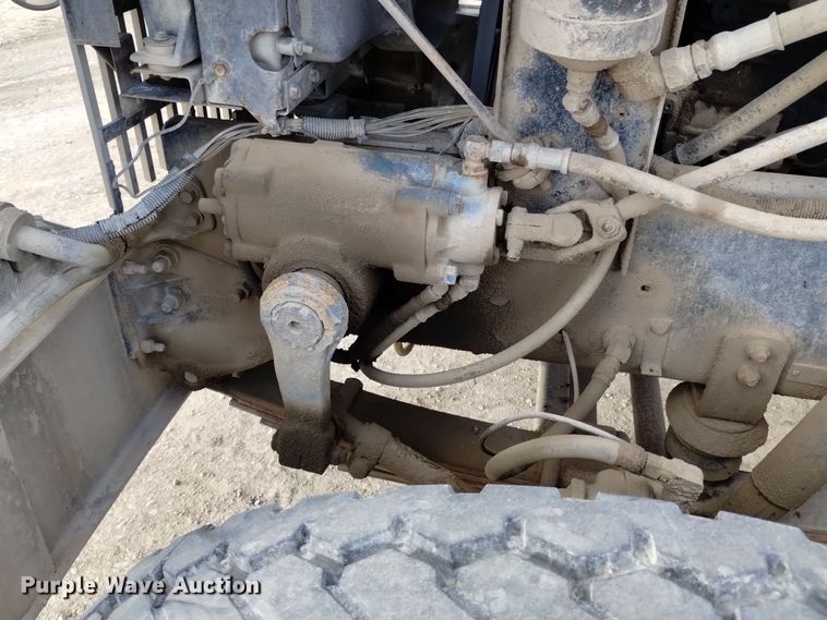 image for item DQ5977 2000 International 5000 ready mix truck