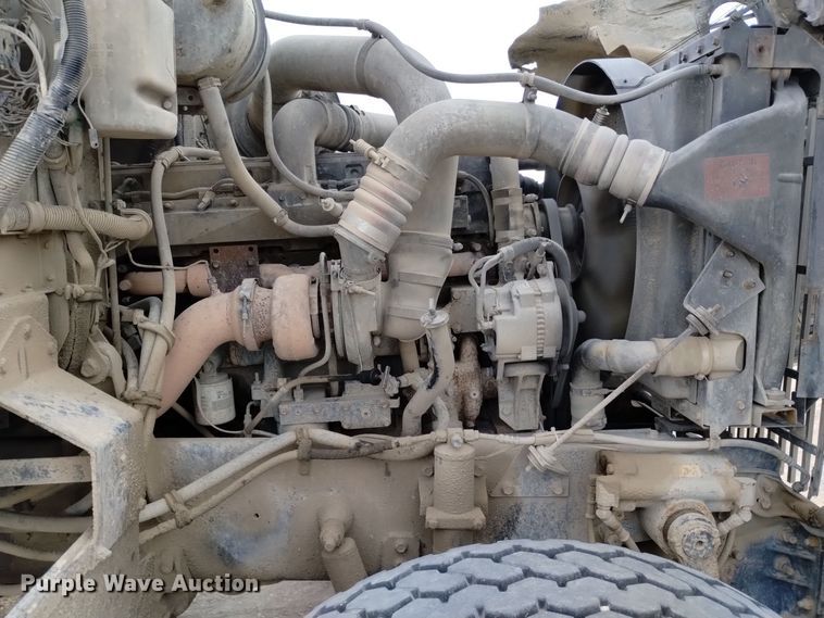 image for item DQ5977 2000 International 5000 ready mix truck