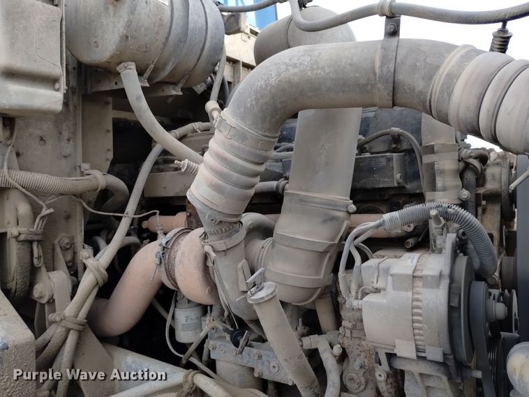 image for item DQ5977 2000 International 5000 ready mix truck