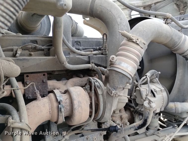 image for item DQ5977 2000 International 5000 ready mix truck