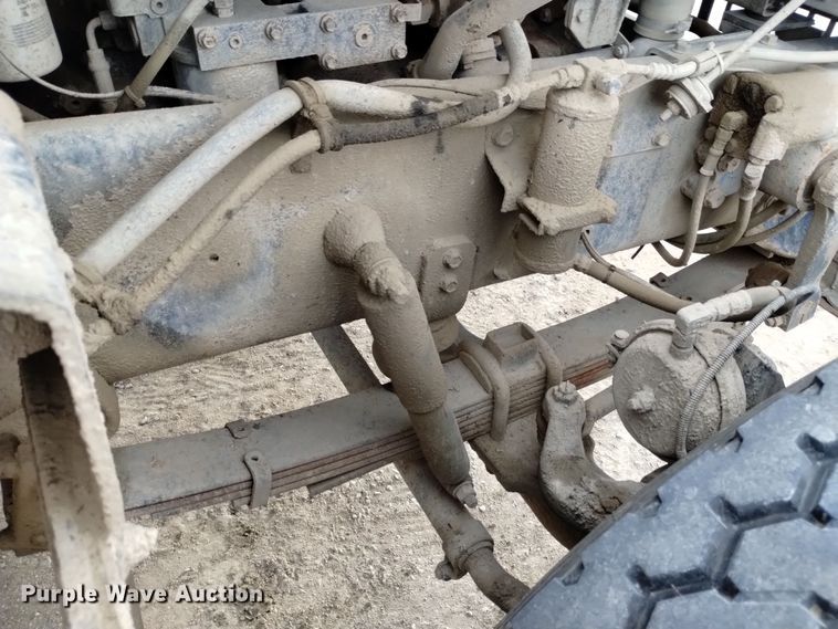 image for item DQ5977 2000 International 5000 ready mix truck