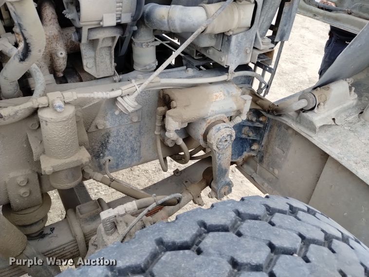 image for item DQ5977 2000 International 5000 ready mix truck