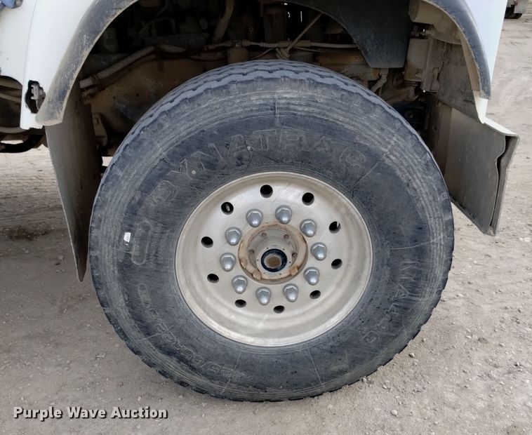 image for item DQ5977 2000 International 5000 ready mix truck