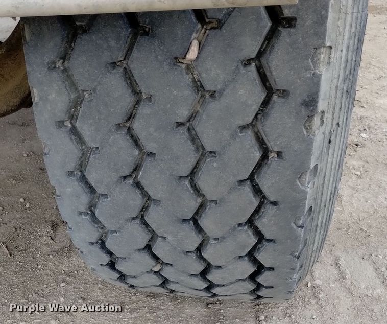 image for item DQ5977 2000 International 5000 ready mix truck