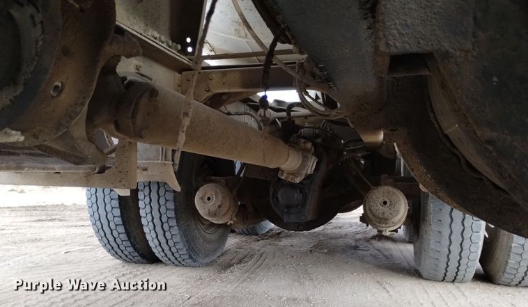 image for item DQ5977 2000 International 5000 ready mix truck