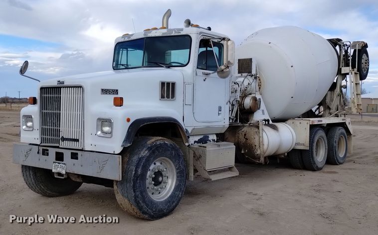 image for item DQ5978 1999 International 5000 ready mix truck