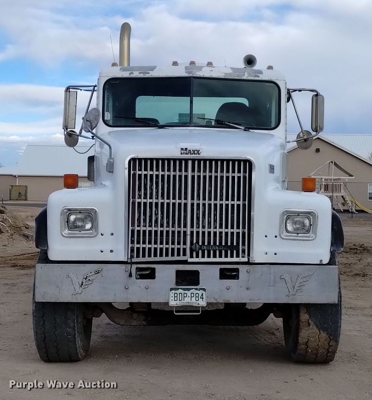 image for item DQ5978 1999 International 5000 ready mix truck