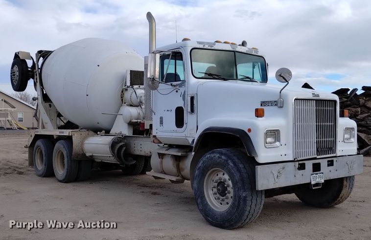image for item DQ5978 1999 International 5000 ready mix truck