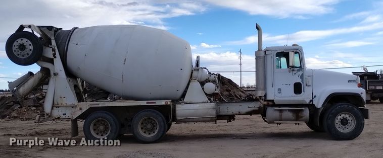 image for item DQ5978 1999 International 5000 ready mix truck