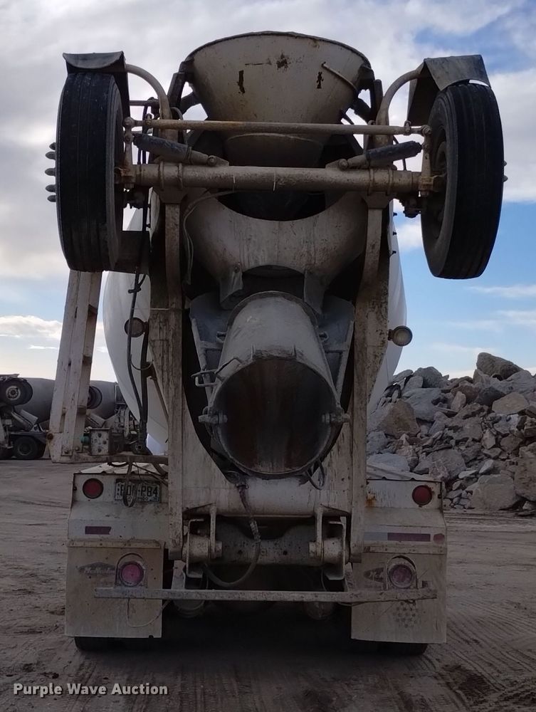 image for item DQ5978 1999 International 5000 ready mix truck