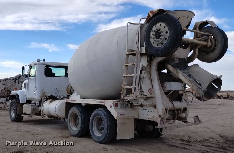 image for item DQ5978 1999 International 5000 ready mix truck