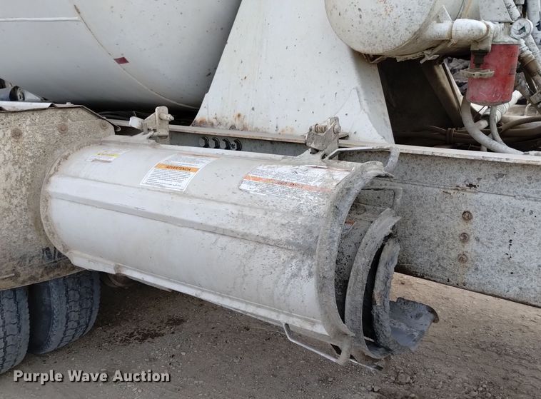 image for item DQ5978 1999 International 5000 ready mix truck