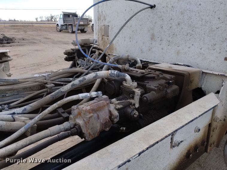 image for item DQ5978 1999 International 5000 ready mix truck