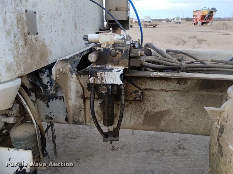 image for item DQ5978 1999 International 5000 ready mix truck