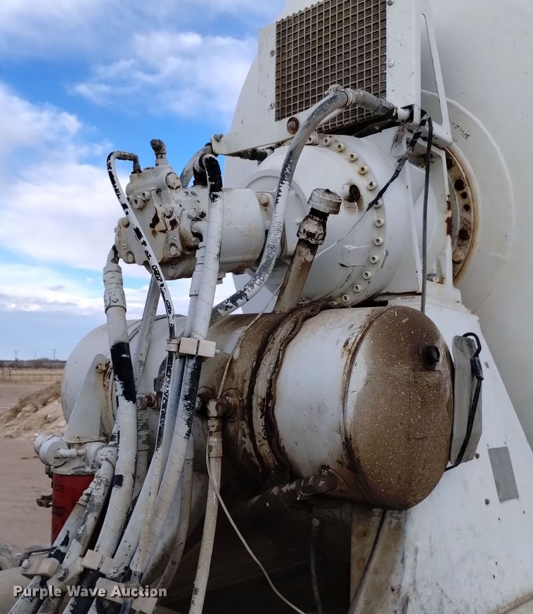 image for item DQ5978 1999 International 5000 ready mix truck