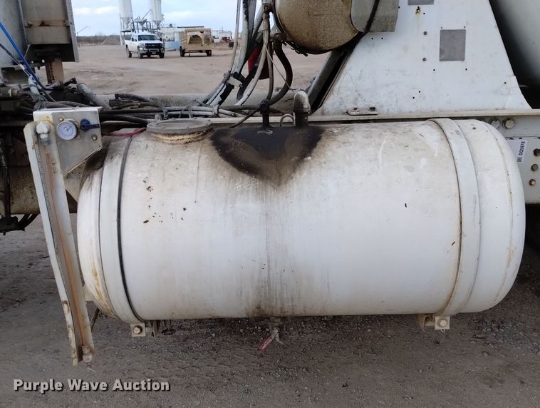 image for item DQ5978 1999 International 5000 ready mix truck