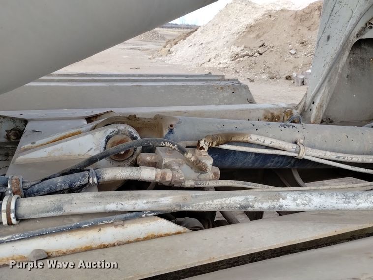 image for item DQ5978 1999 International 5000 ready mix truck