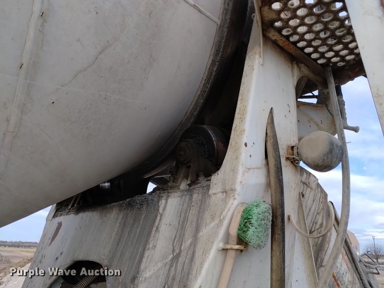 image for item DQ5978 1999 International 5000 ready mix truck