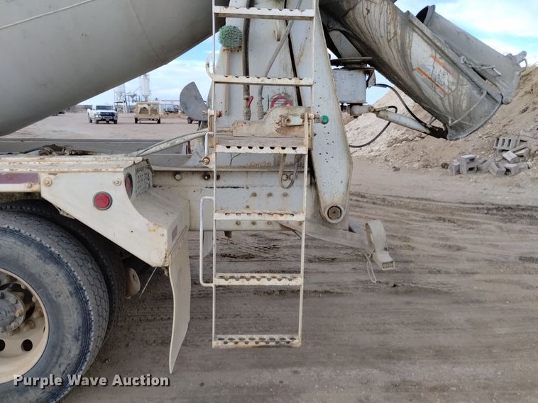 image for item DQ5978 1999 International 5000 ready mix truck