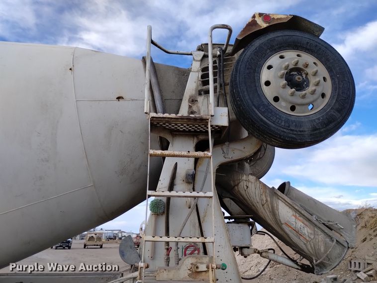 image for item DQ5978 1999 International 5000 ready mix truck