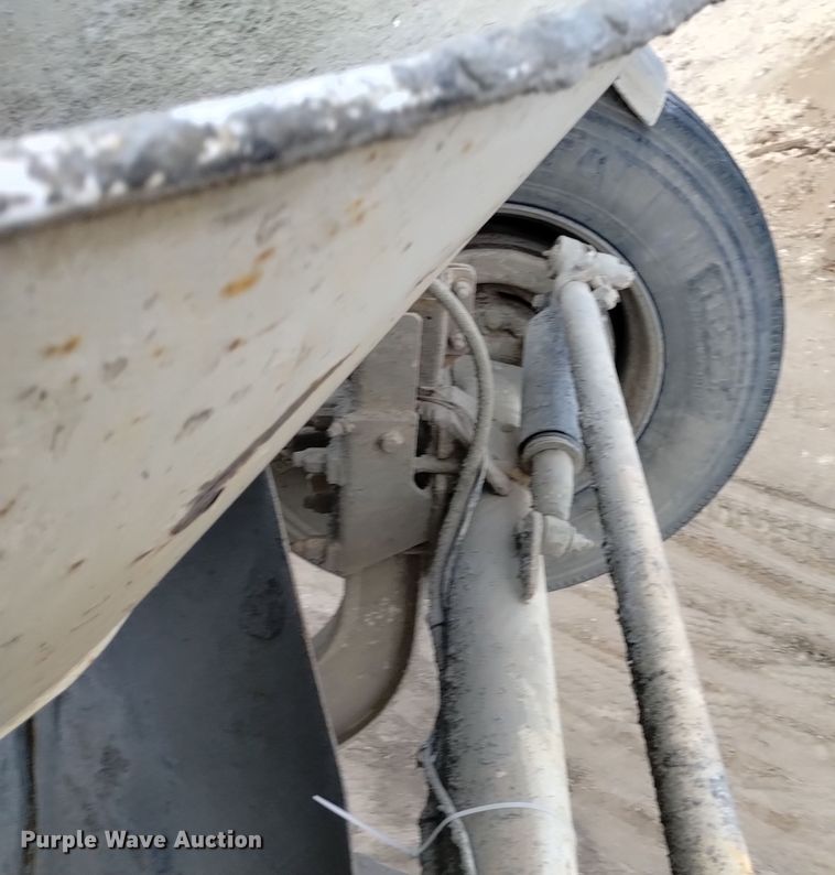 image for item DQ5978 1999 International 5000 ready mix truck