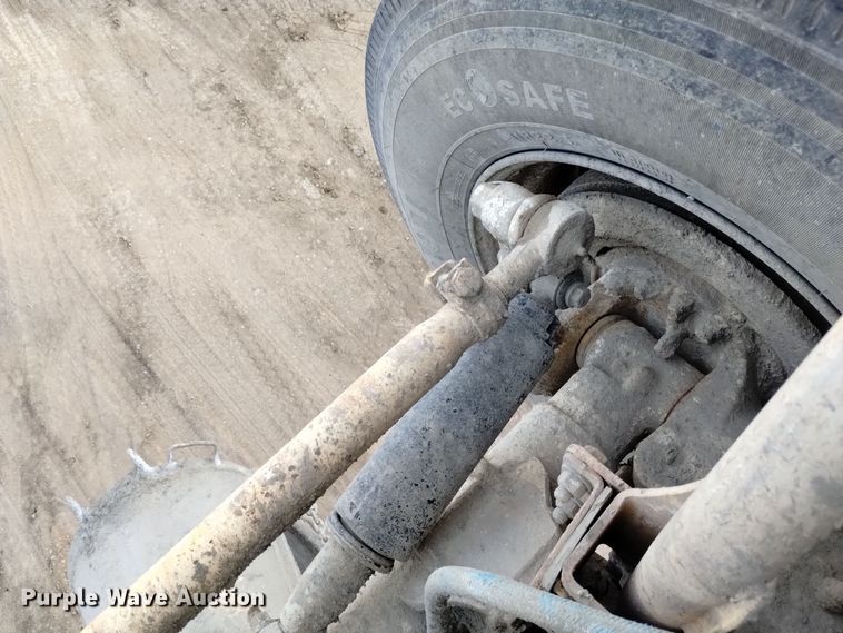 image for item DQ5978 1999 International 5000 ready mix truck