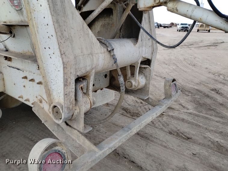 image for item DQ5978 1999 International 5000 ready mix truck