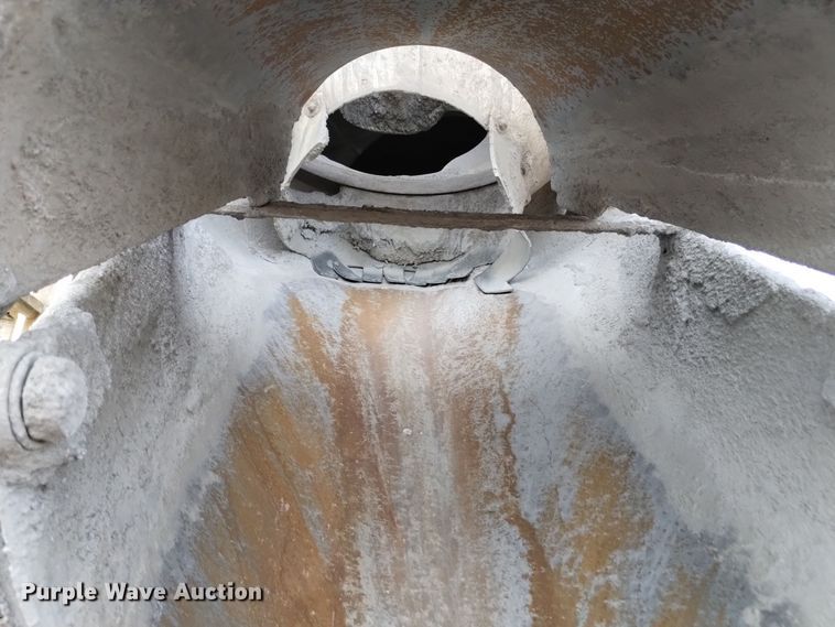 image for item DQ5978 1999 International 5000 ready mix truck