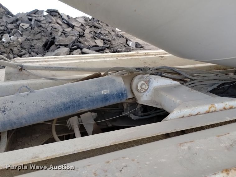 image for item DQ5978 1999 International 5000 ready mix truck