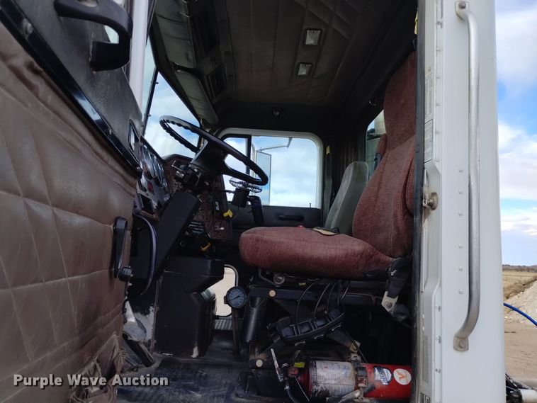 image for item DQ5978 1999 International 5000 ready mix truck