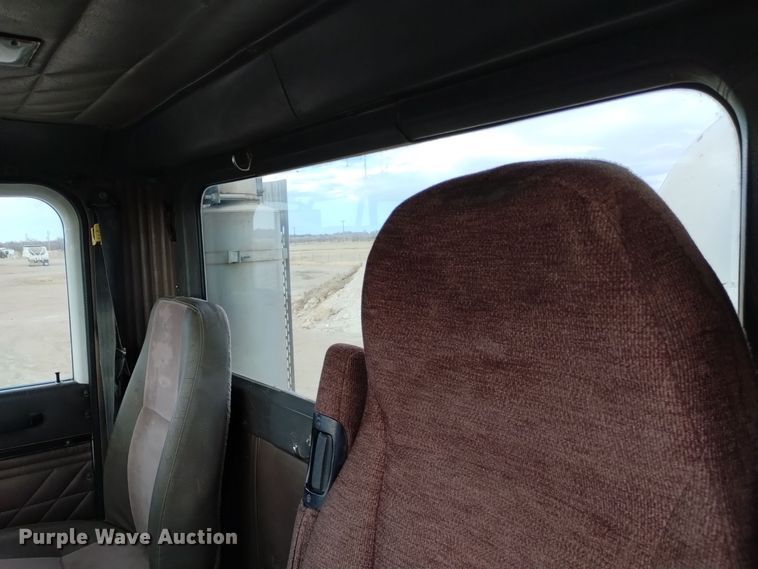 image for item DQ5978 1999 International 5000 ready mix truck