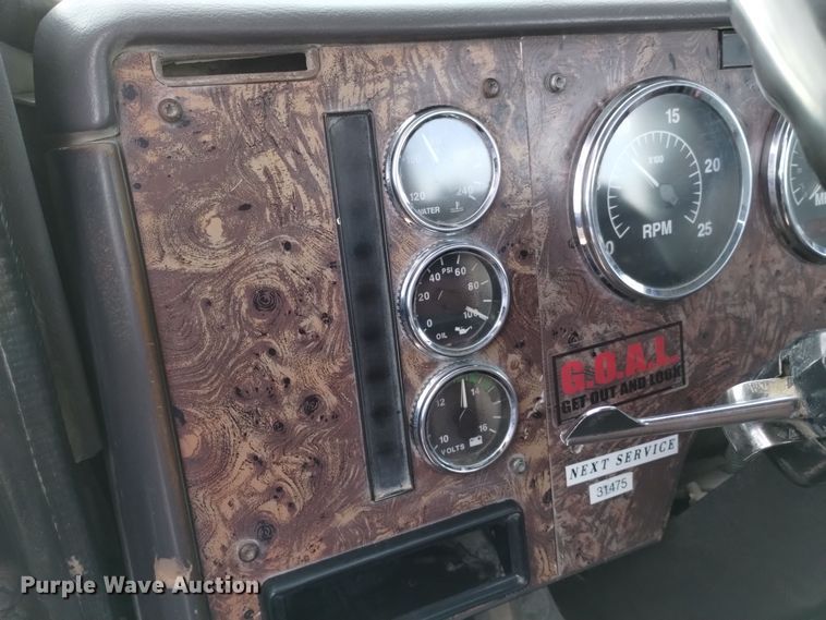 image for item DQ5978 1999 International 5000 ready mix truck