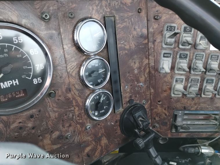 image for item DQ5978 1999 International 5000 ready mix truck