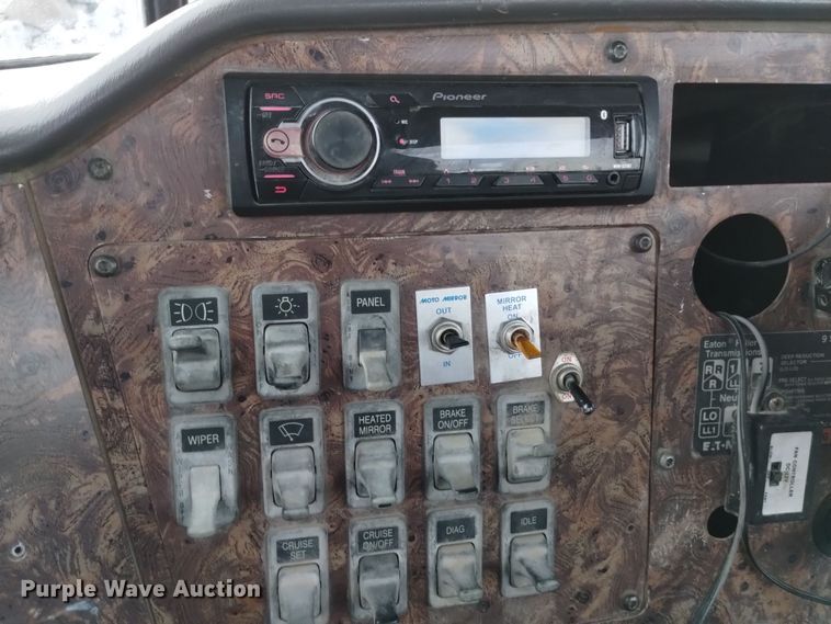 image for item DQ5978 1999 International 5000 ready mix truck