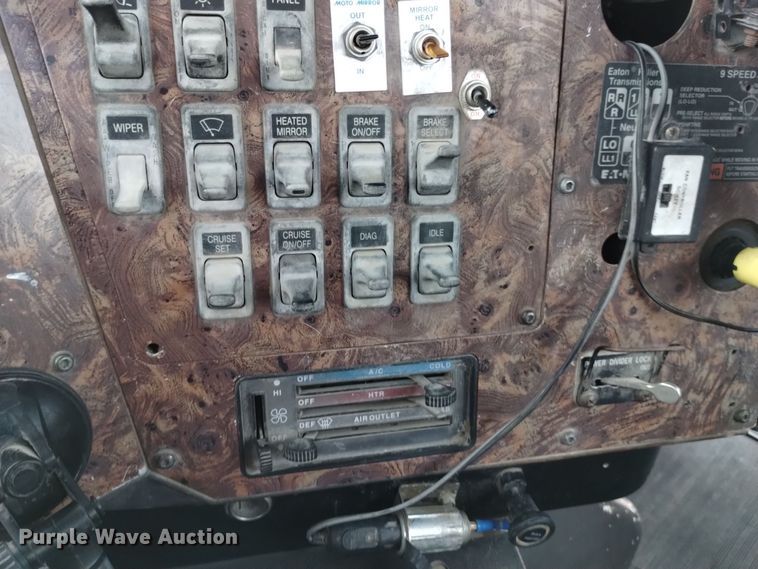 image for item DQ5978 1999 International 5000 ready mix truck