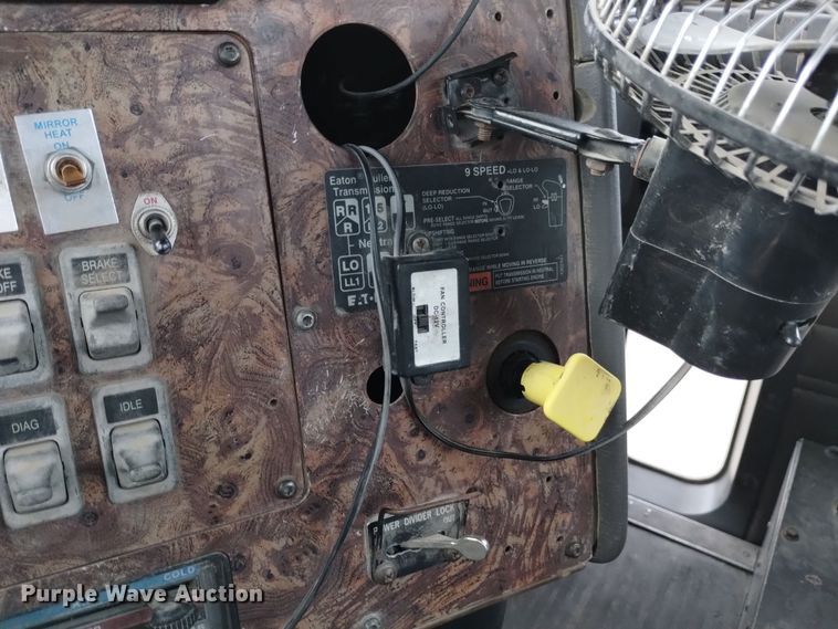 image for item DQ5978 1999 International 5000 ready mix truck