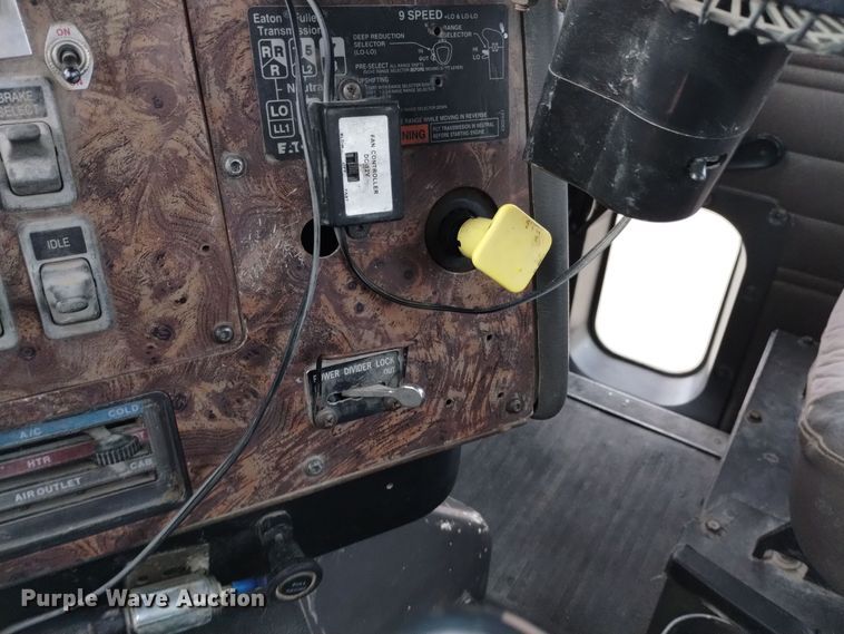 image for item DQ5978 1999 International 5000 ready mix truck