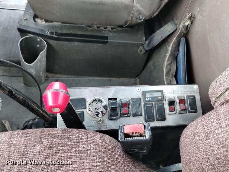 image for item DQ5978 1999 International 5000 ready mix truck